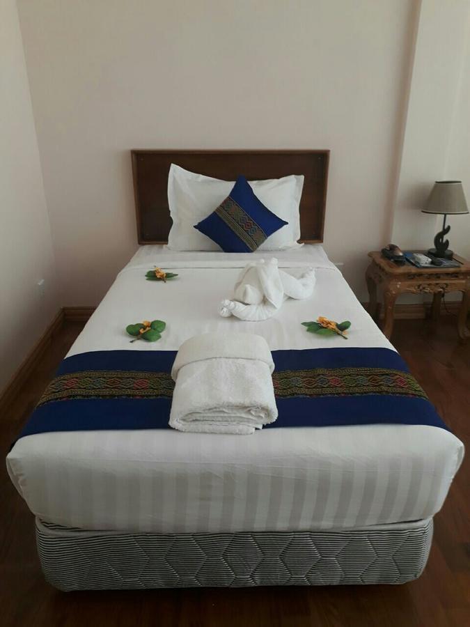 Famous Hotel Lwaingkaw Zewnętrze zdjęcie